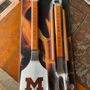 NEW IN BOX NCAA Michigan BBQ Cooking set. 3pc Set
